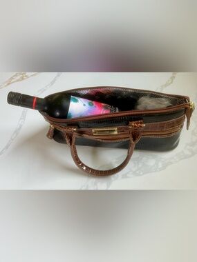 SAMANTHA BROWN
Insulated Travel Wine
Cocktail Cooler Tote
Croc Embossed